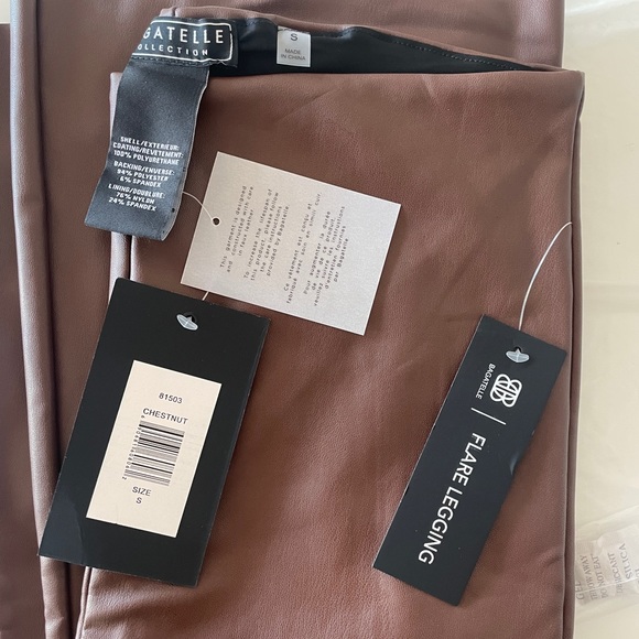 NWT AVEC LES FILLES X BAGATELLE STRETCH FAUX LEATHER FLARE PANT - Picture 4 of 4